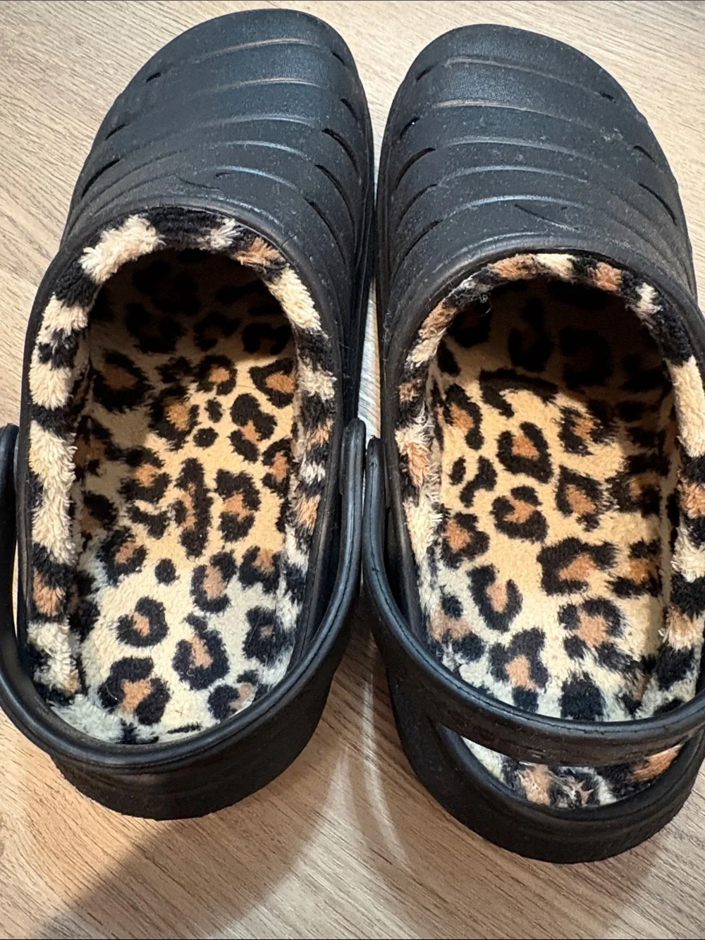 Kids Black Faux-Fur Lined Clog Slippers with Leopard Print Insole